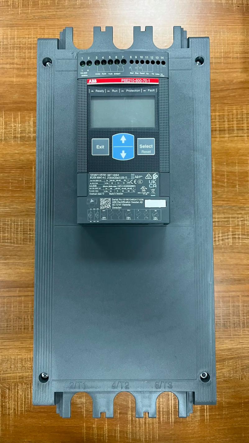 用一台软启动器启动4台电动机的原理图