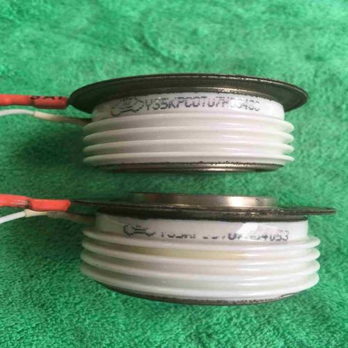 220V调光台灯的双向可控硅的触发电压是多少伏?